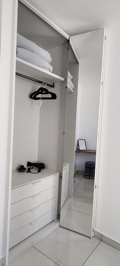 Ideal Location, Stylish 1Br Apartment With Free Parking Sliema Esterno foto